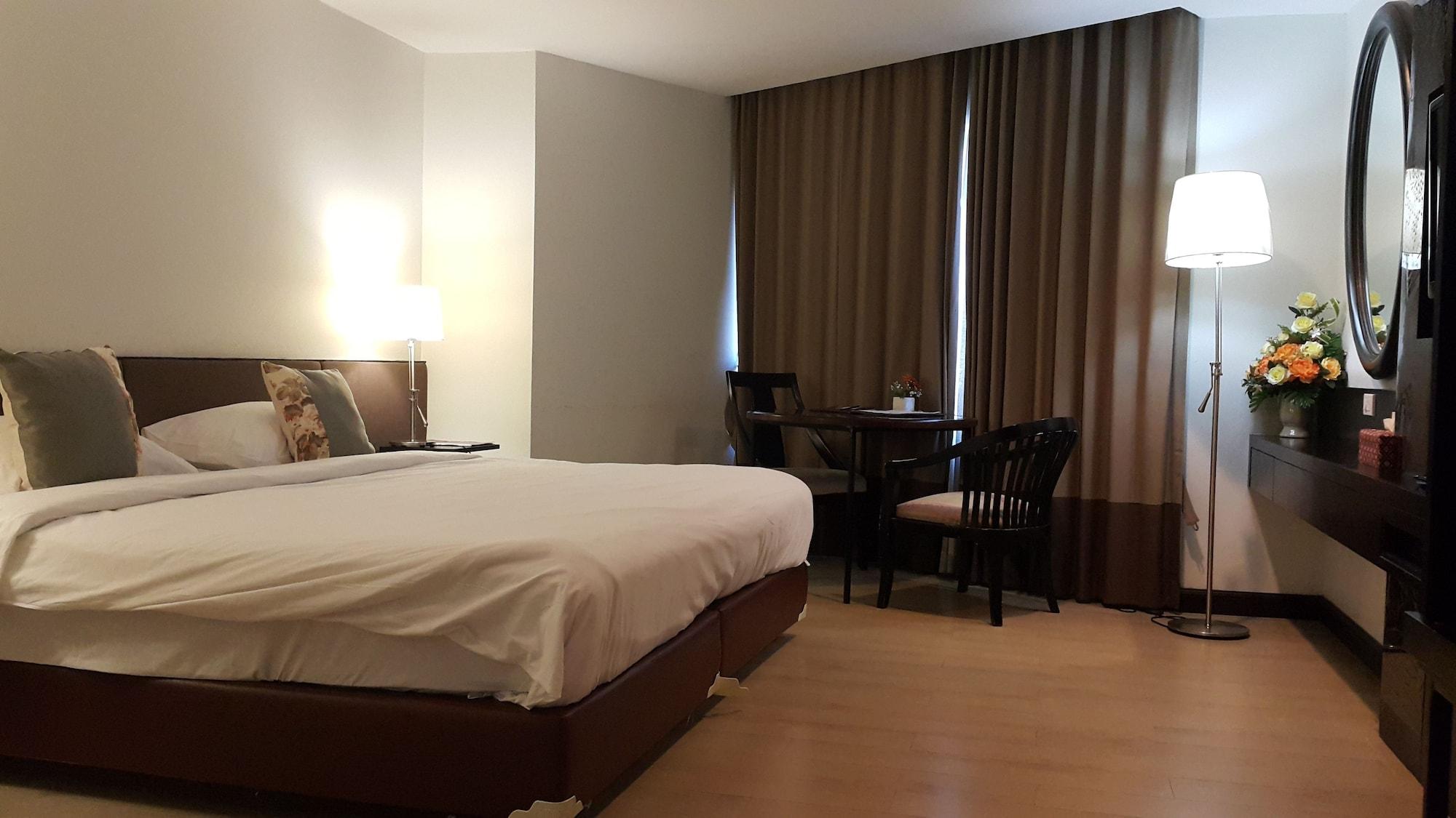 Royal Diamond Hotel Phetchaburi Buitenkant foto